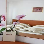 Dujam