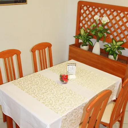 Dujam Hotell 3*
